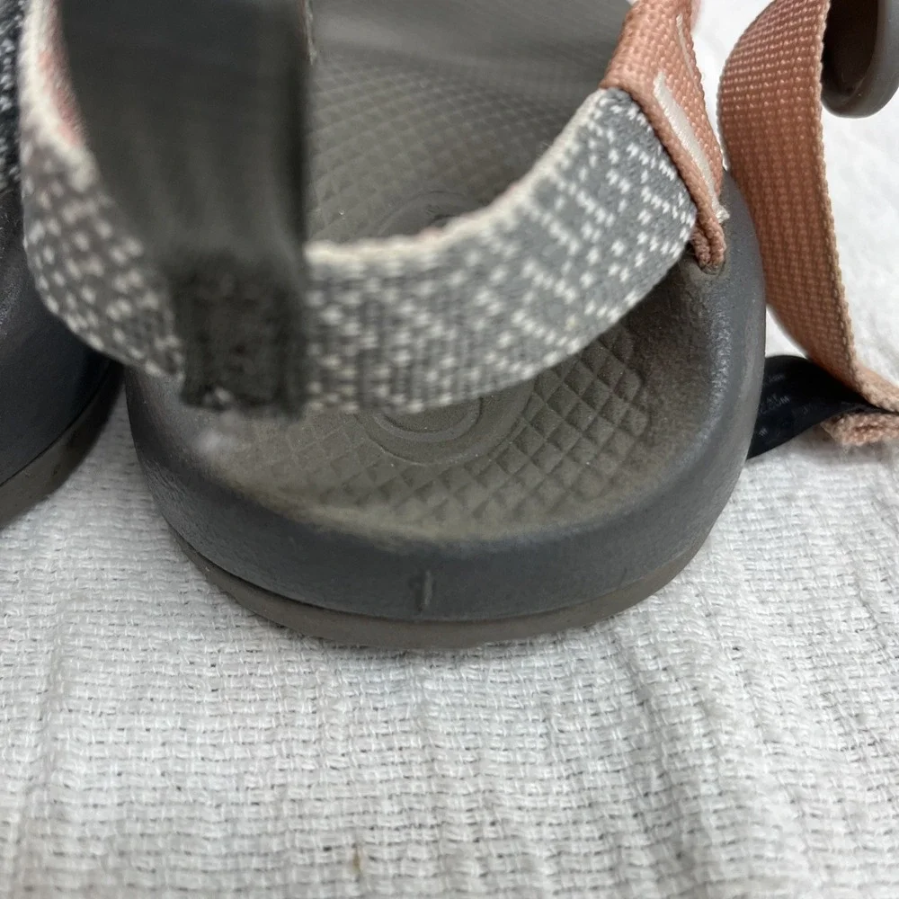 Chaco pink & gray strappy arch support‎ kids 1 sandals Outdoor Beach Swim Hiking